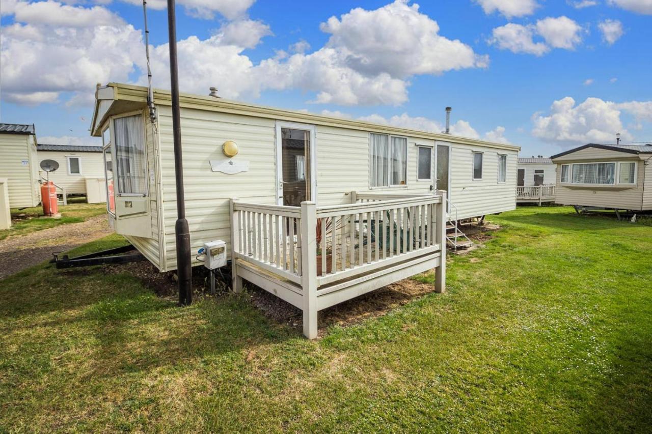 6 Berth Caravan With Decking Nearby Heacham Beach In Norfolk Ref 21047A Hotel Екстериор снимка