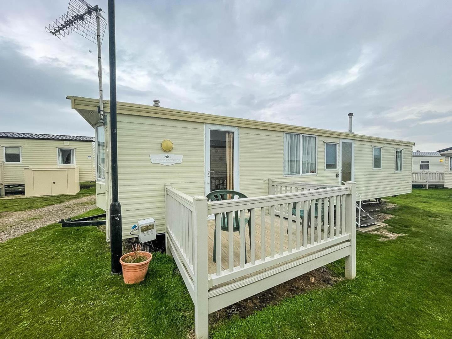 6 Berth Caravan With Decking Nearby Heacham Beach In Norfolk Ref 21047A Hotel Екстериор снимка