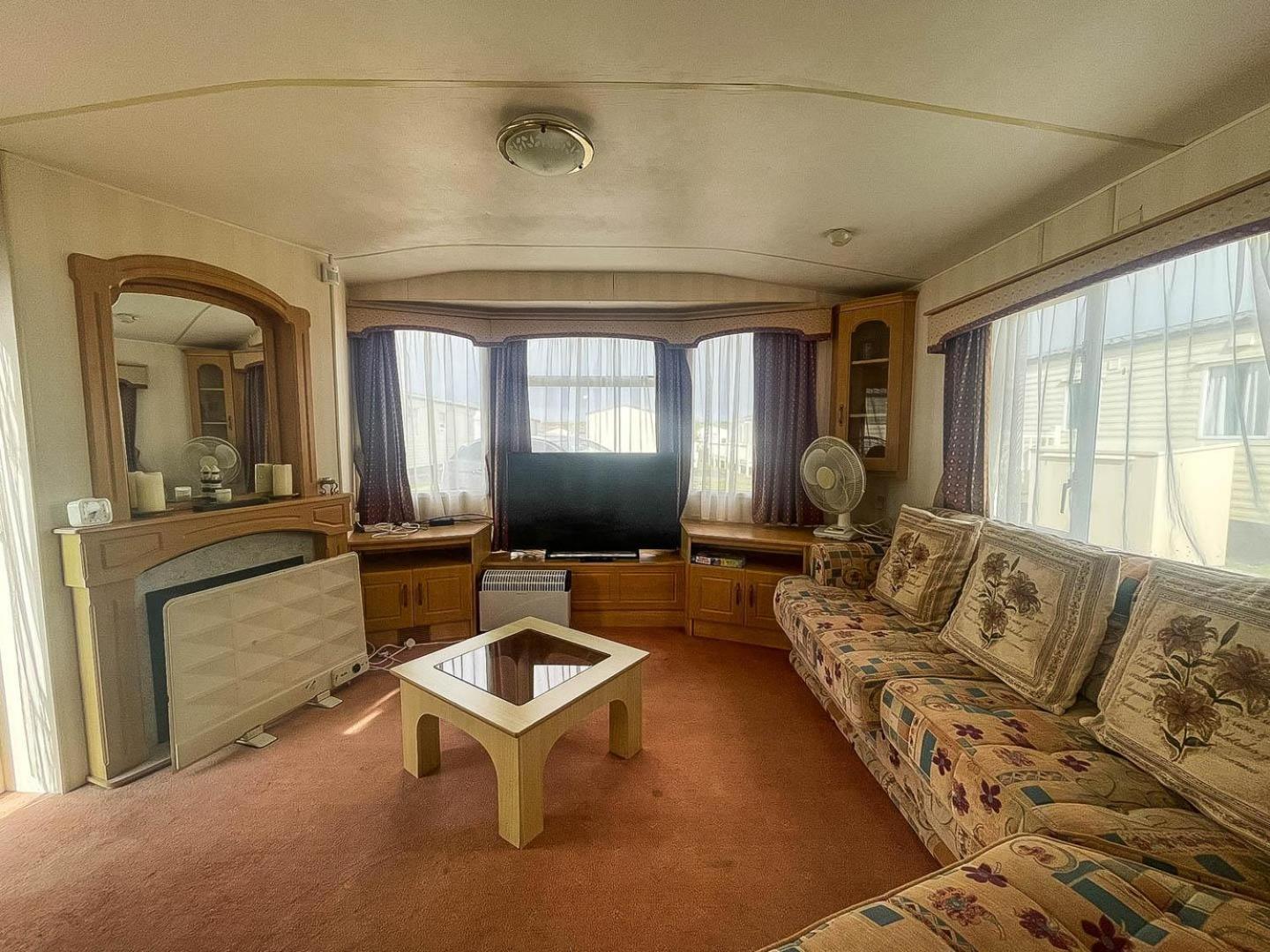 6 Berth Caravan With Decking Nearby Heacham Beach In Norfolk Ref 21047A Hotel Екстериор снимка