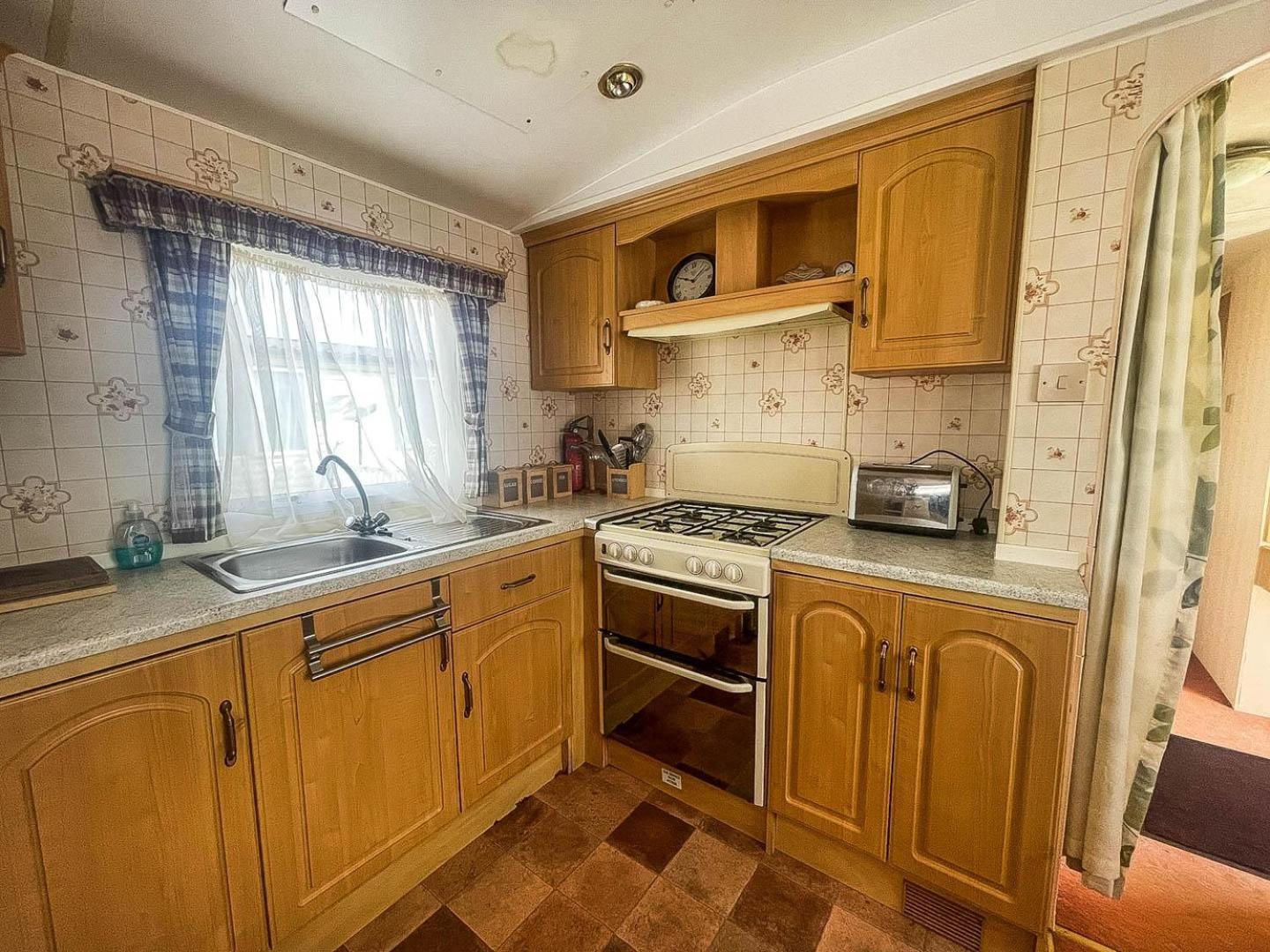 6 Berth Caravan With Decking Nearby Heacham Beach In Norfolk Ref 21047A Hotel Екстериор снимка