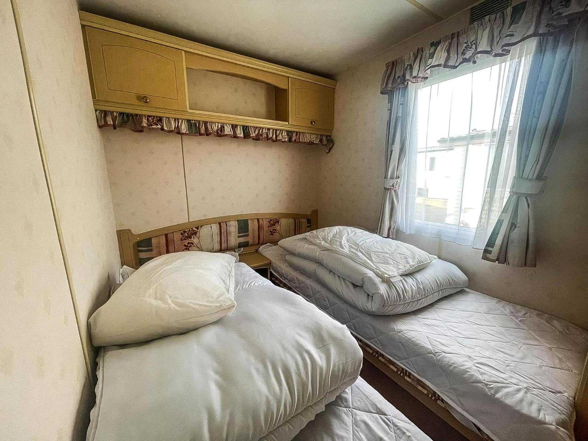 6 Berth Caravan With Decking Nearby Heacham Beach In Norfolk Ref 21047A Hotel Екстериор снимка