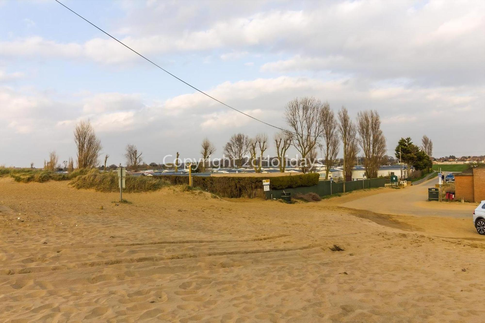 6 Berth Caravan With Decking Nearby Heacham Beach In Norfolk Ref 21047A Hotel Екстериор снимка